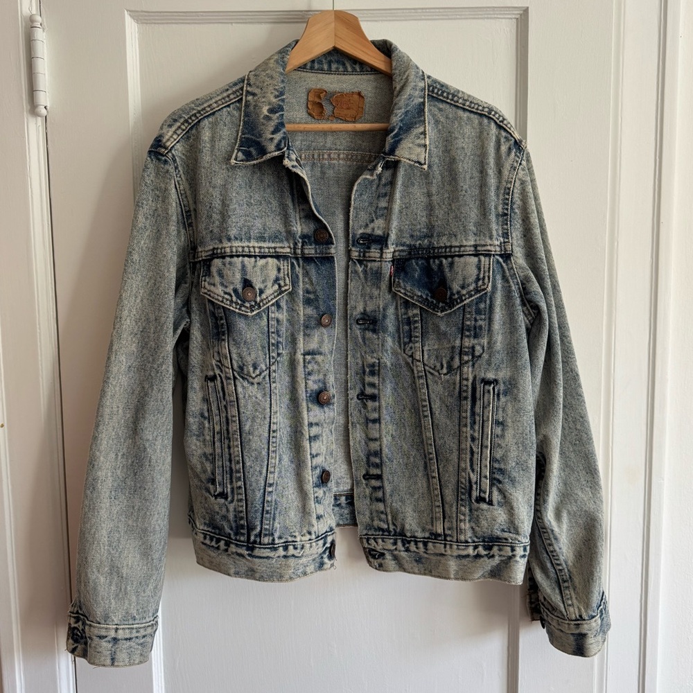 True Vintage — Levi’s 90’s Trucker Jacket, Acid Wash, Women’s Medium